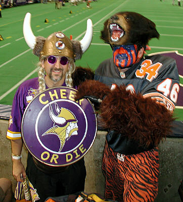 Illustration for article titled This Is Your Monday Night Football Open Thread: Bears. Vikings. Go.